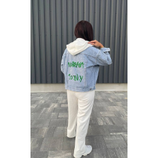 Джинсова куртка жіноча оверсайз з білим капюшоном, р.42-46