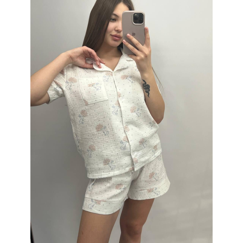 Жіноча піжама з шортами муслінова Молочна кролики M