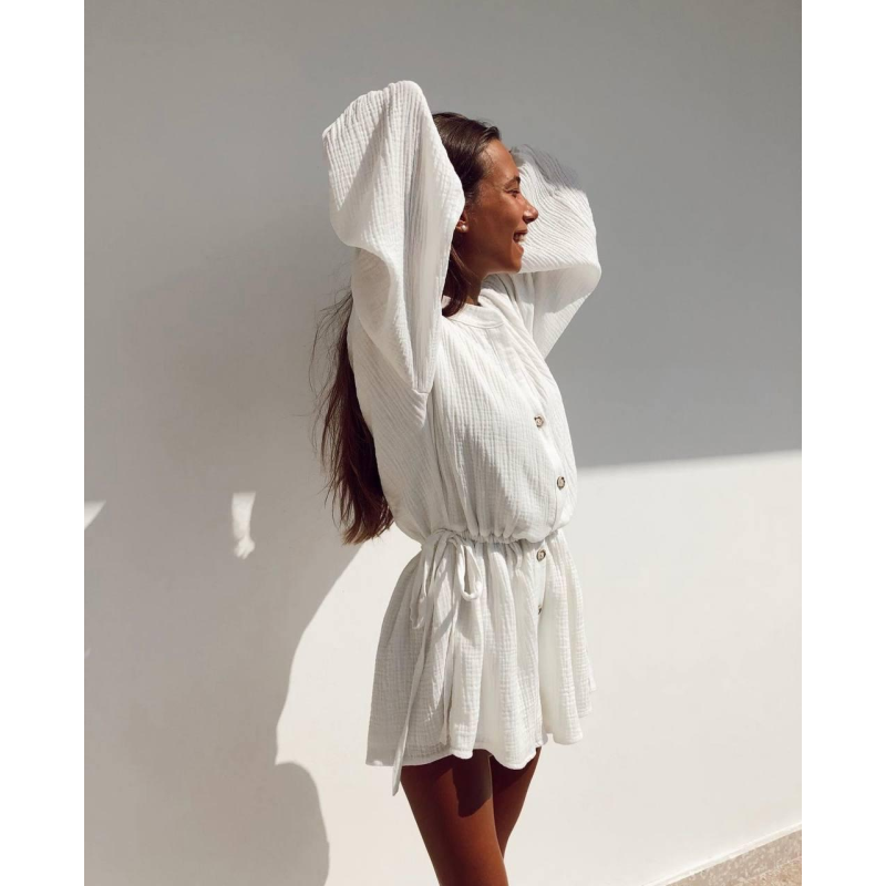 Жіночий комбінезон шортами з мусліну.