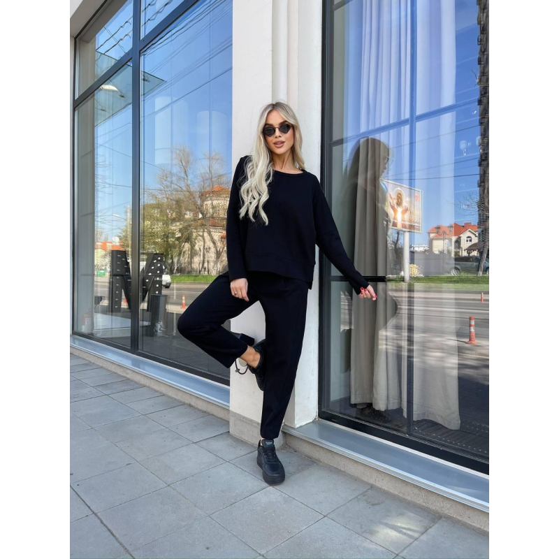 Літній жіночий прогулянковий костюм