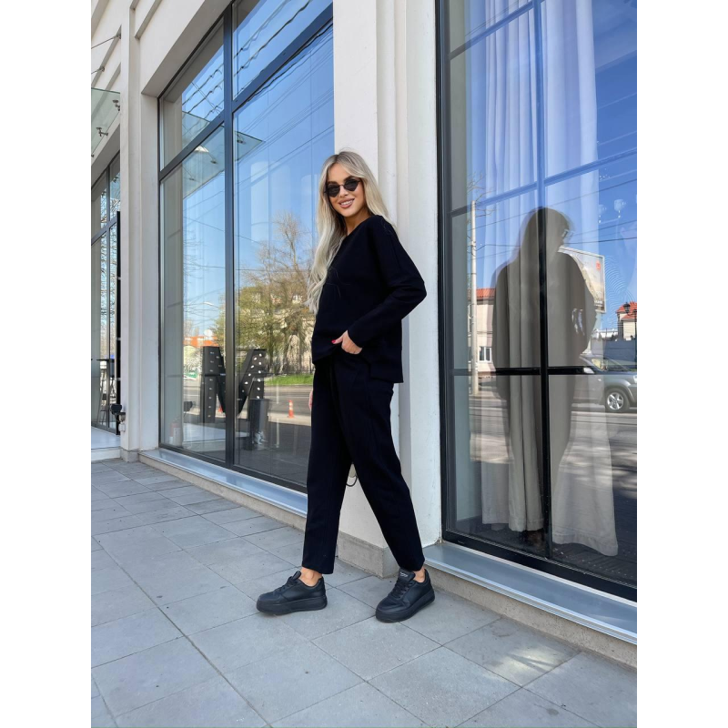 Літній жіночий прогулянковий костюм