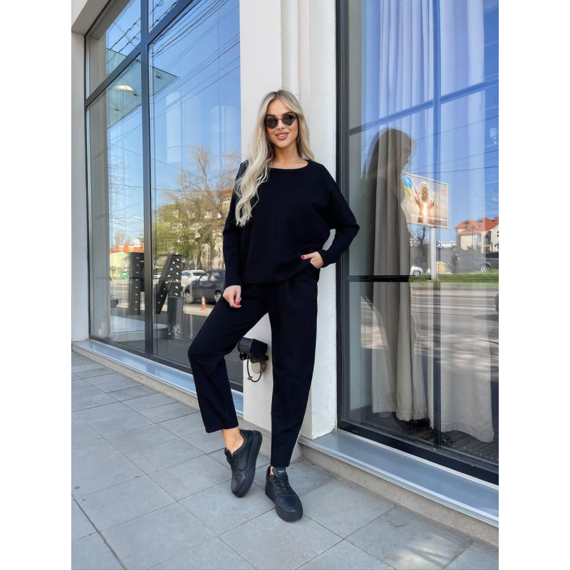 Літній жіночий прогулянковий костюм