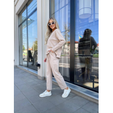 Літній жіночий прогулянковий костюм