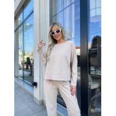 Літній жіночий прогулянковий костюм