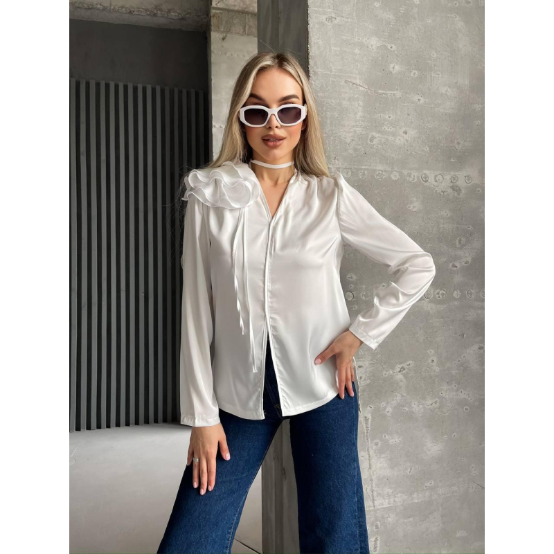 Жіноча шовкова блуза з квіткою