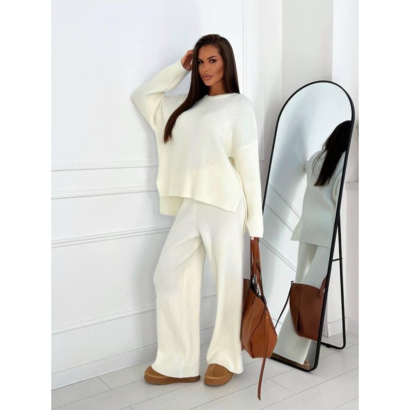Жіночий ангоровий костюм в рубчик, Молочний 42-46