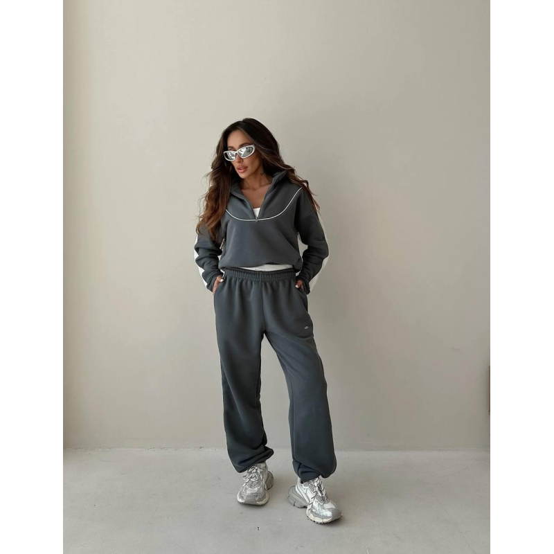 Жіночий спортивний костюм з кантом Жіночий спортивний костюм з кантом