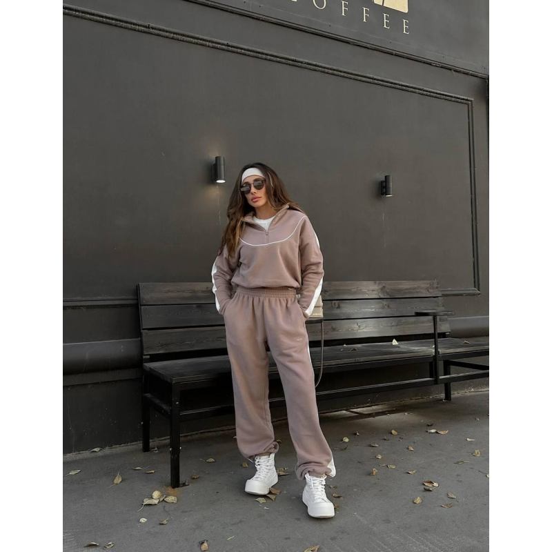 Жіночий спортивний костюм з кантом Жіночий спортивний костюм з кантом