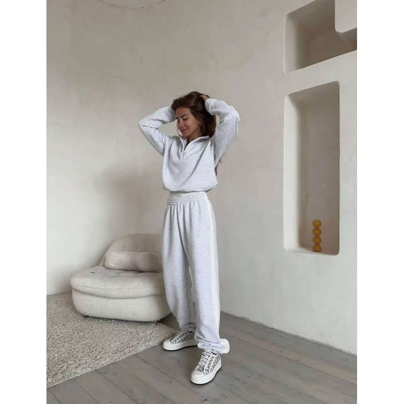 Жіночий спортивний костюм з кантом Жіночий спортивний костюм з кантом