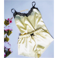 Піжама жіноча атласна з мереживом майка + шорти, молочний M